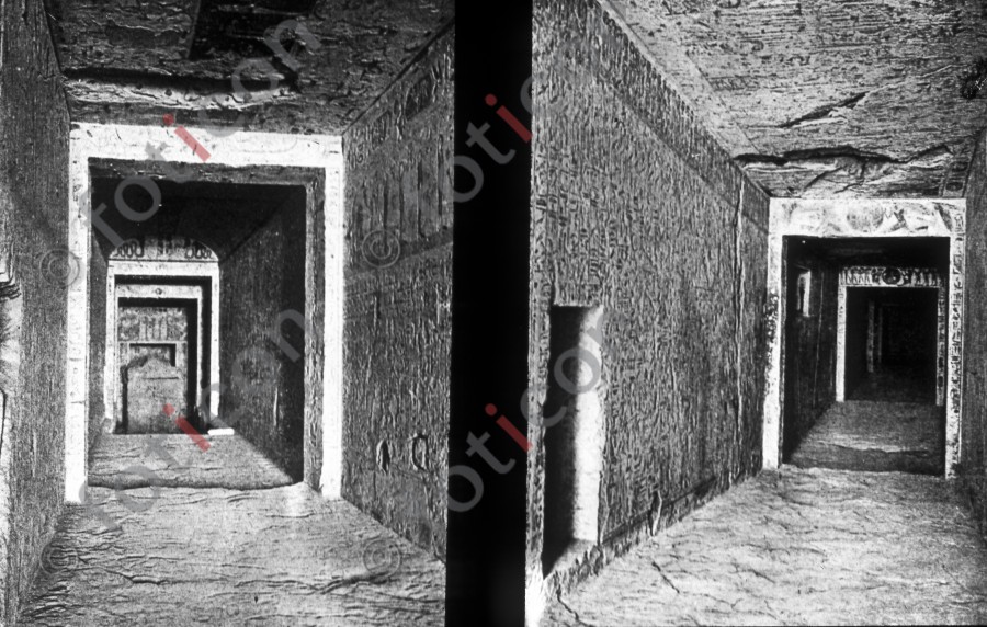 Begräbnisstätte im Tal der Könige | Burial site in the Valley of the Kings Mummy  (foticon-simon-008-056-sw.jpg)